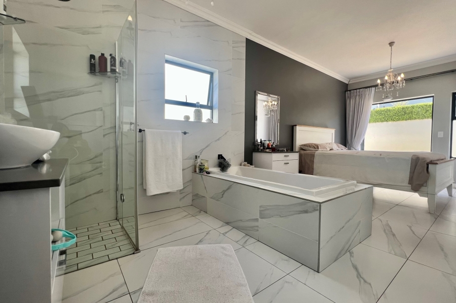 To Let 4 Bedroom Property for Rent in Sagewood Western Cape
